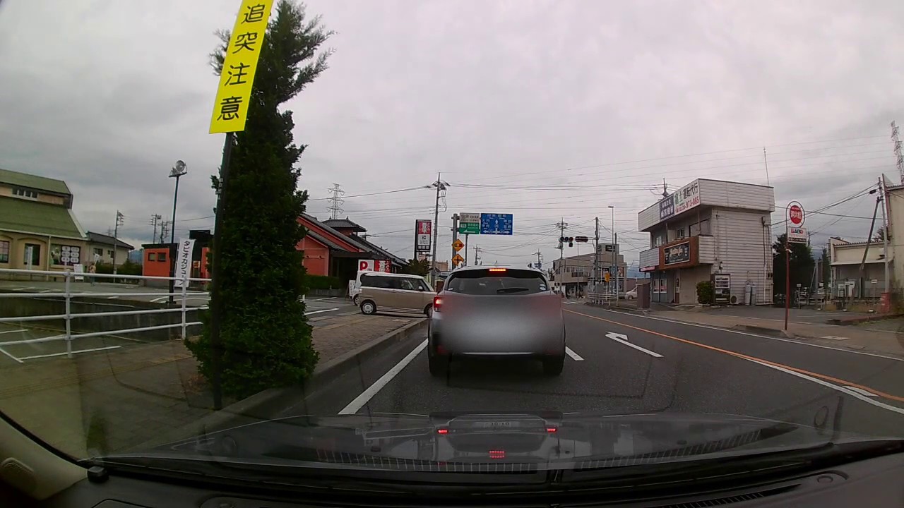 【悪質割り込み】ベージュ/ダイハツムーヴ？　山梨県甲斐市　竜王駅入口交差点