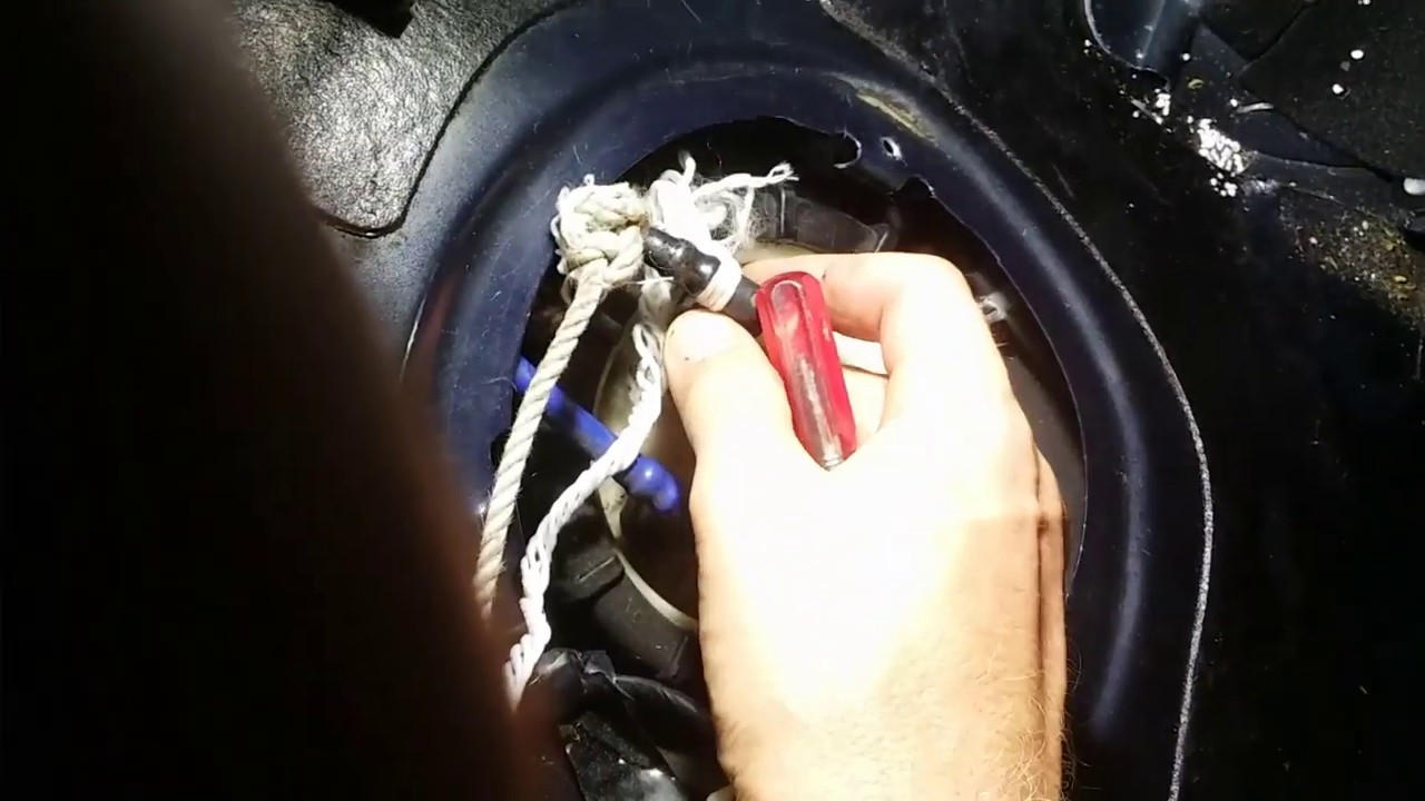 Replace broken fuel filter hose on Audi TT Mk1