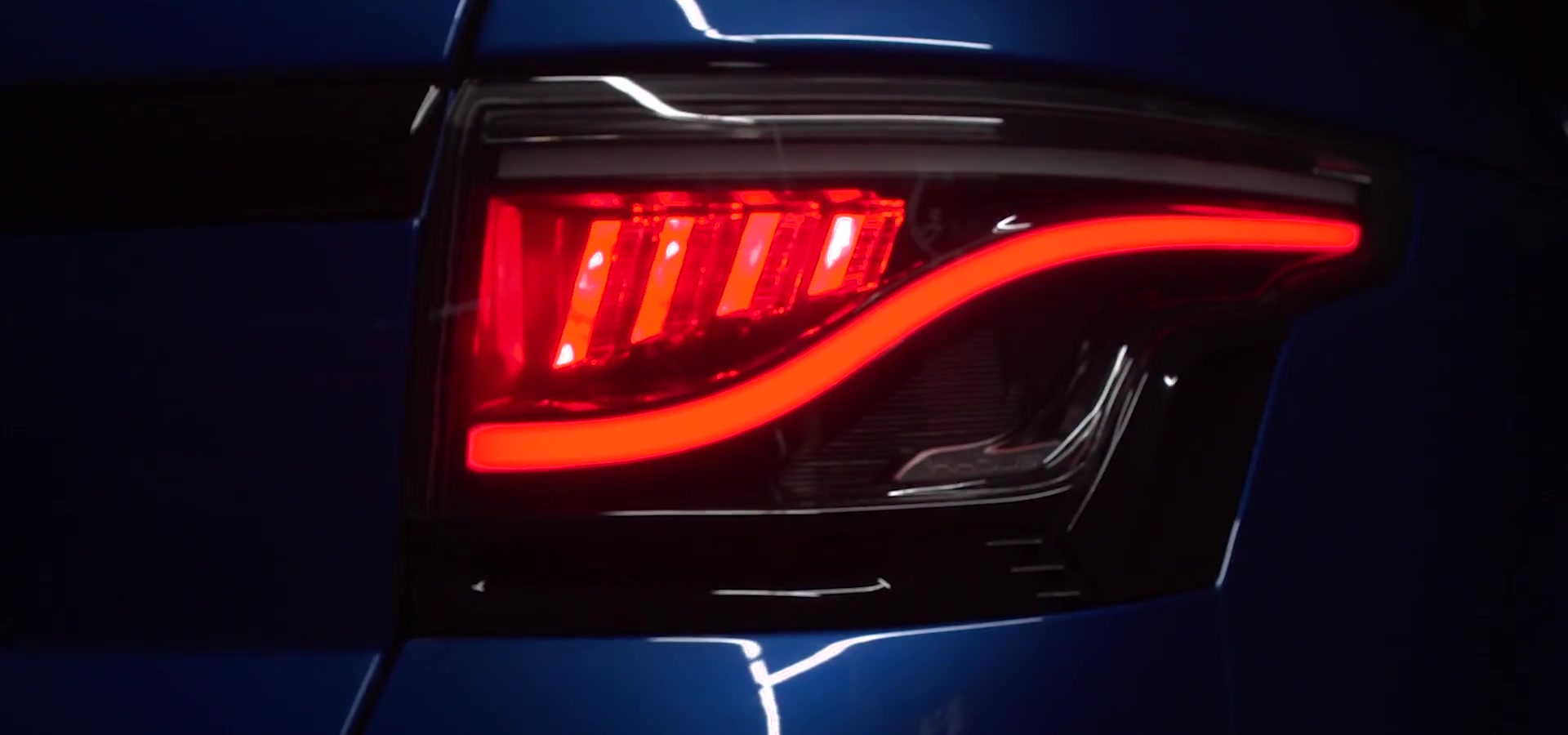 The new Range Rover Sport GL-5x Taillight Trailer