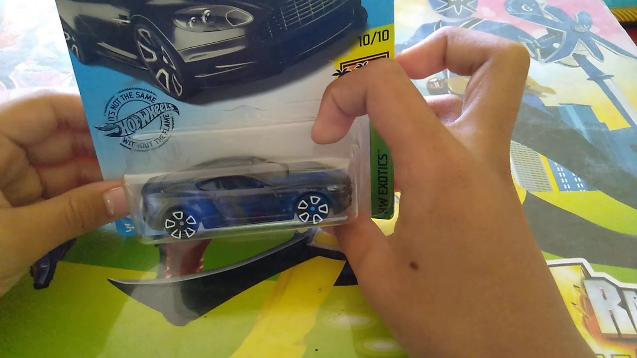 Unboxing hotwheels Aston Martin DBS