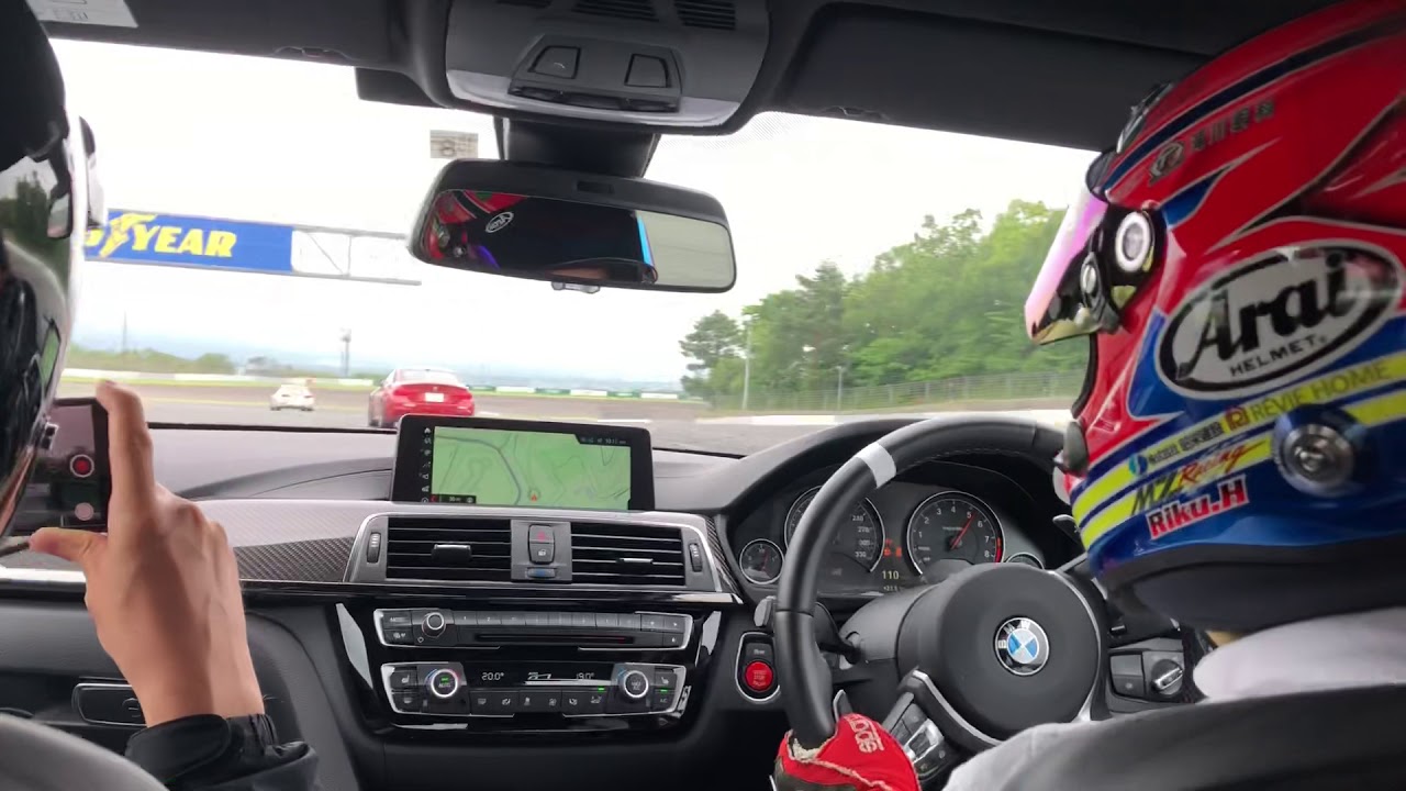 BMW M4 富士スピードウェイ同乗走行